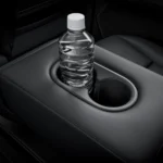 Arm Rest dengan Cup Holder di Baris Kedua
