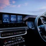 Audio Display 12.3 Inci dengan Konektivitas Smartphone