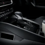 Konsole Bagian Tengah dengan Cup Holder dan Kompartemen
