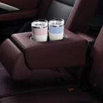 Arm Rest Baru di Baris Kedua dengan Cup Holder